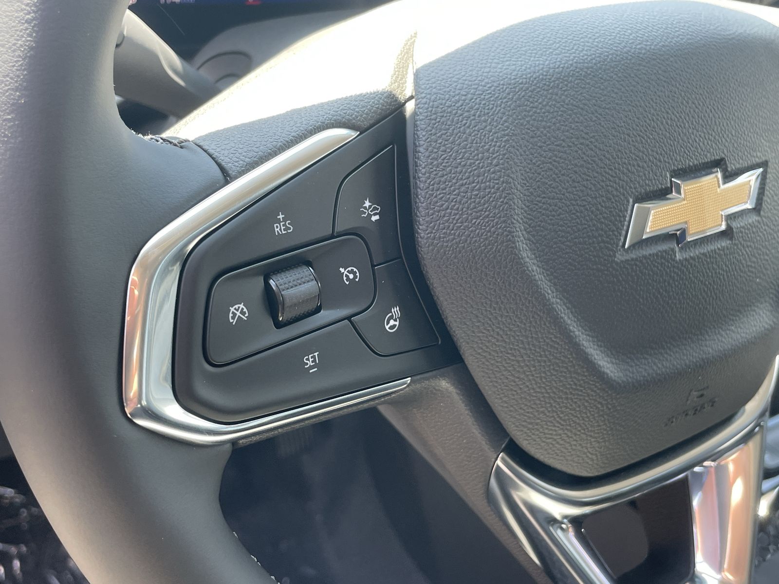 2025 Chevrolet Trax LT photo 12