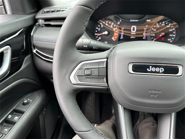 2025 Jeep Compass Latitude photo 35
