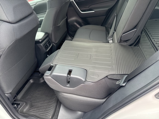 2025 Toyota RAV4 LE photo 32
