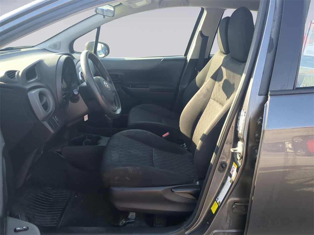 2014 Toyota Yaris L photo 10
