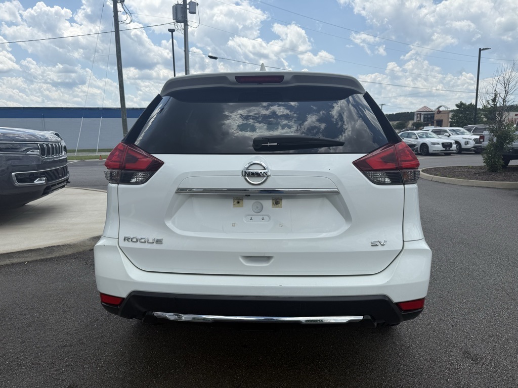 2017 Nissan Rogue SV photo 4