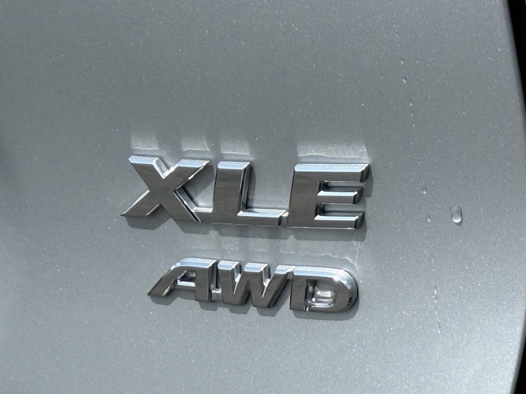 2021 Toyota RAV4 XLE photo 14