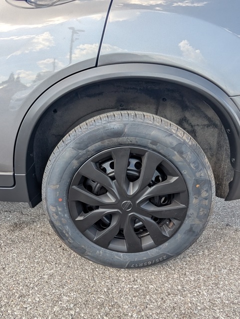 2018 Nissan Rogue S photo 22