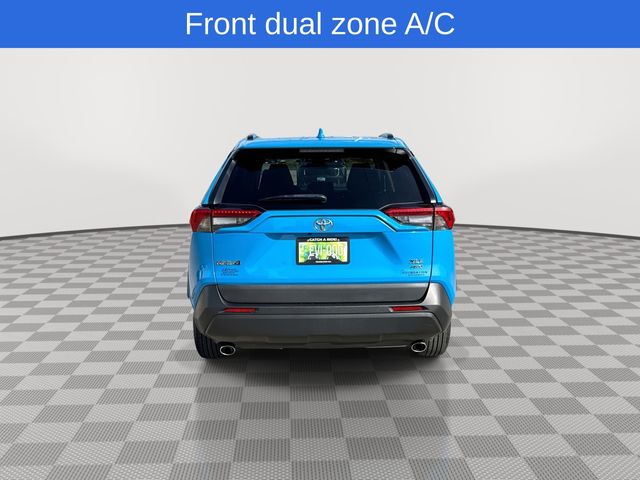 2020 Toyota RAV4 XLE photo 7