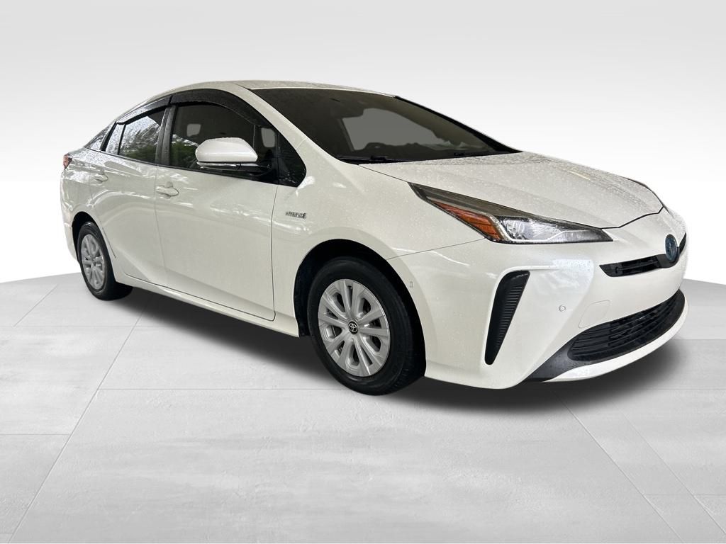 2019 Toyota Prius L photo 2