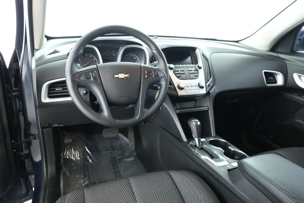 2017 Chevrolet Equinox LT photo 9