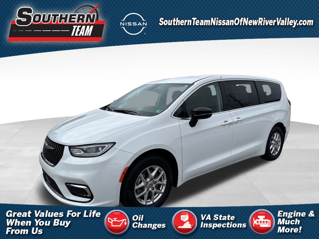 2024 Chrysler Pacifica Touring L's photo