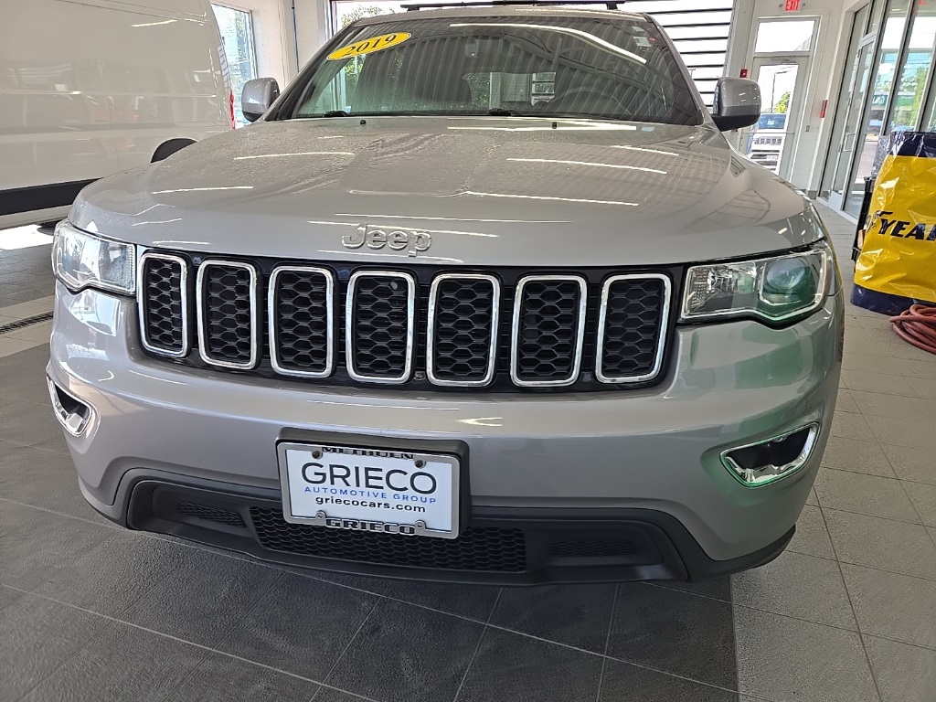 2019 Jeep Grand Cherokee Laredo E photo 2
