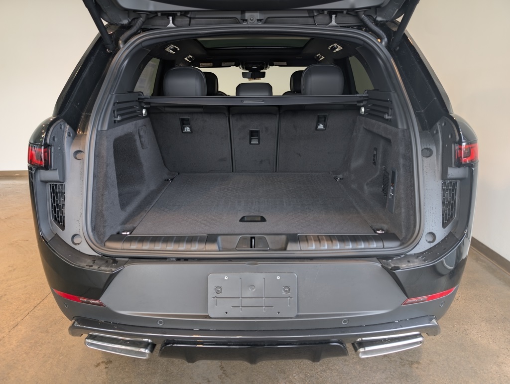 2025 Land Rover Range Rover Sport SE photo 4