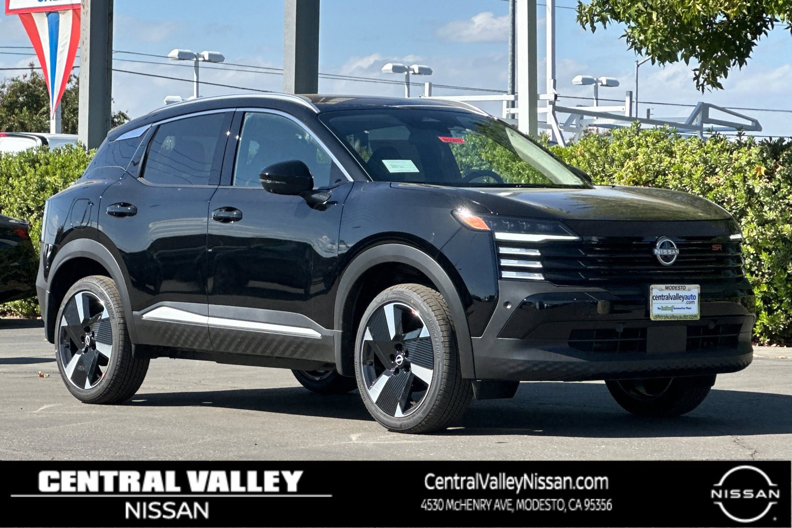 2026 Nissan KICKS SR's photo