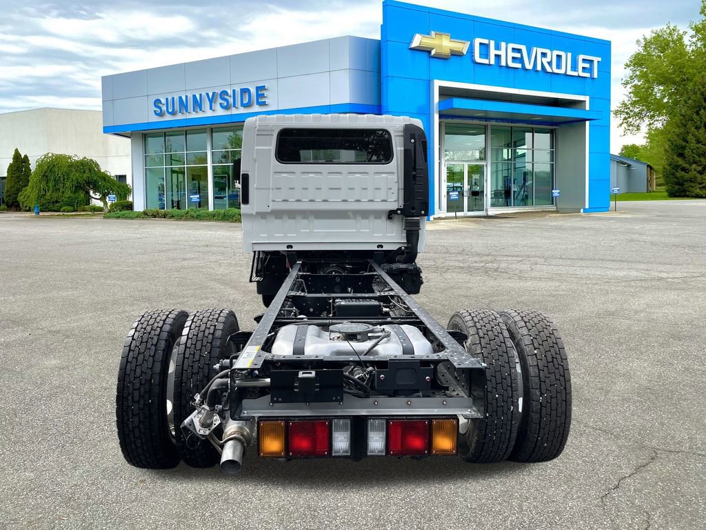 2025 Chevrolet Silverado photo 4