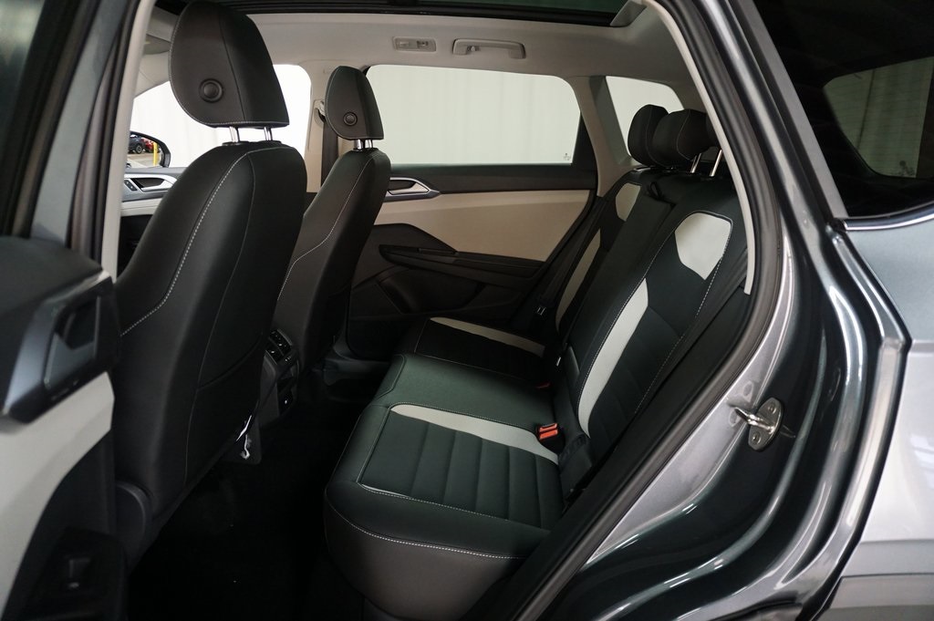 2025 Volkswagen Taos SEL photo 9