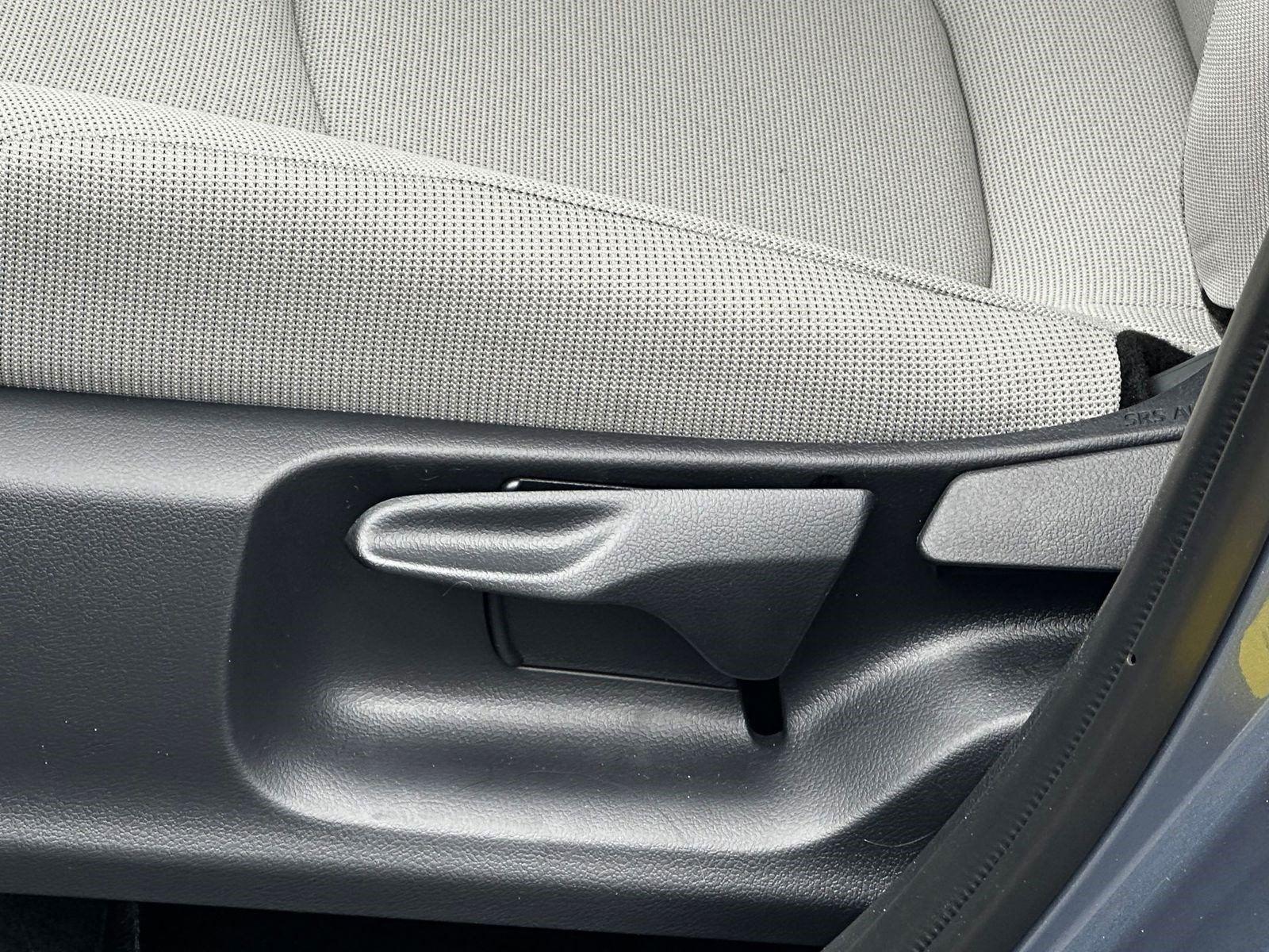 2025 Toyota Corolla Cross L photo 14
