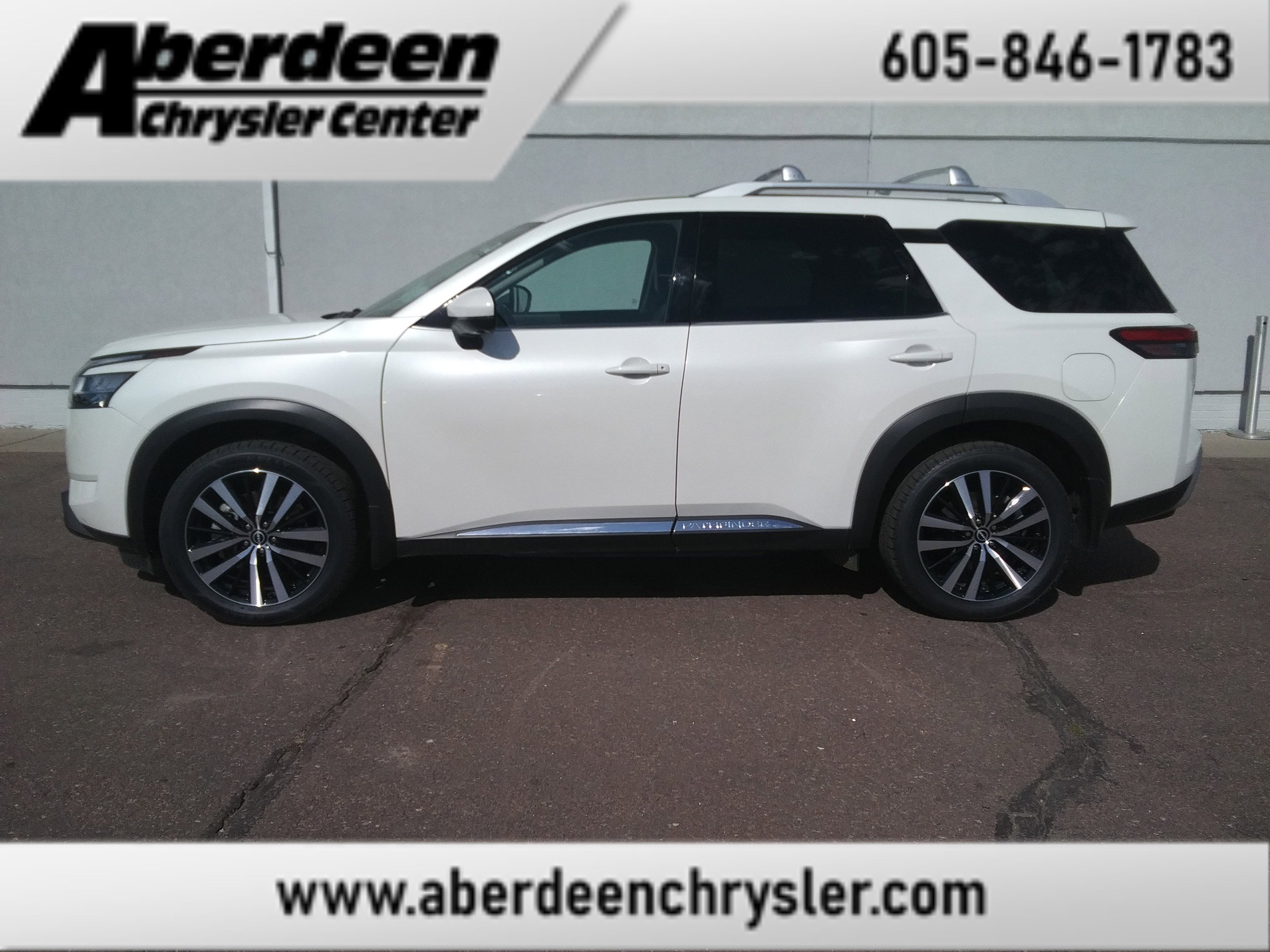 2024 Nissan Pathfinder Platinum's photo