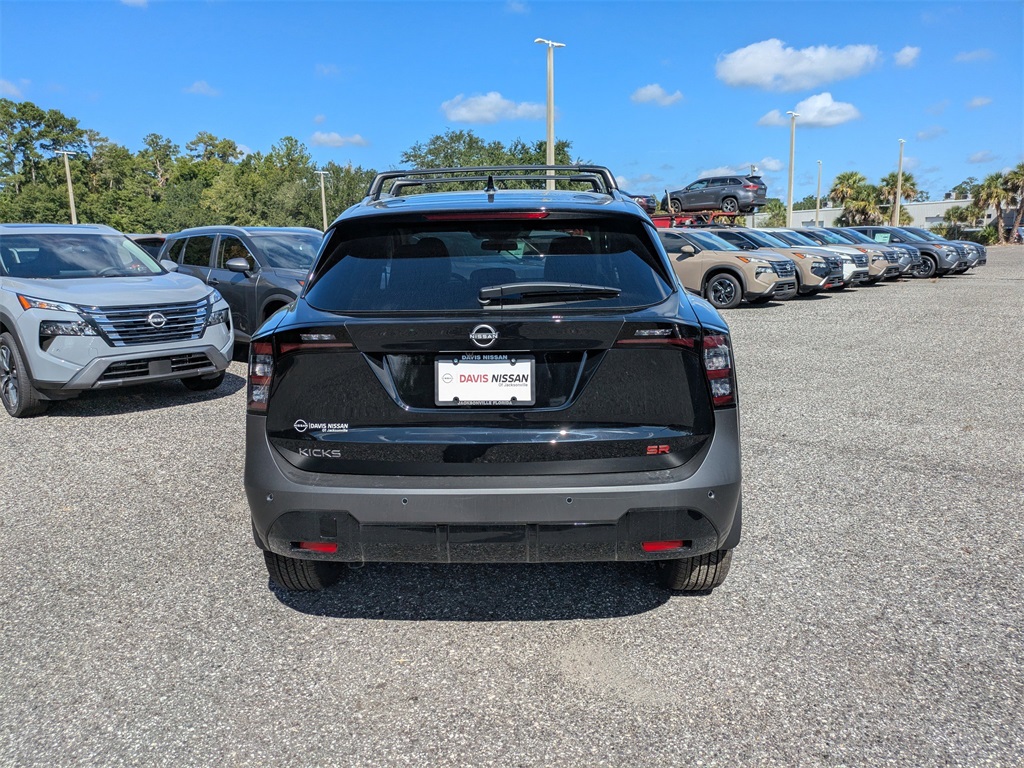 2026 Nissan Kicks SR photo 4