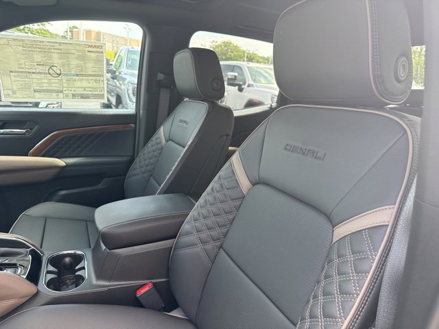 2025 Gmc Canyon Denali photo 12