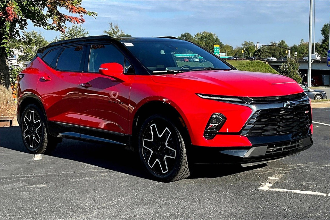 2023 Chevrolet Blazer RS photo 2