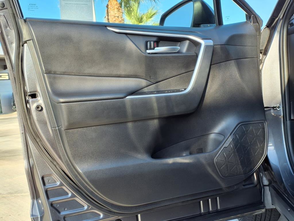 2024 Toyota RAV4 Hybrid XLE photo 12