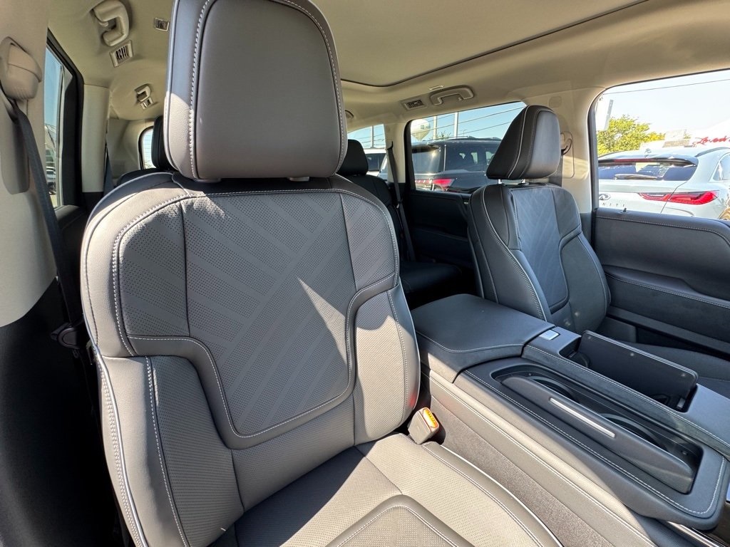 2026 Infiniti QX80 Luxe photo 21