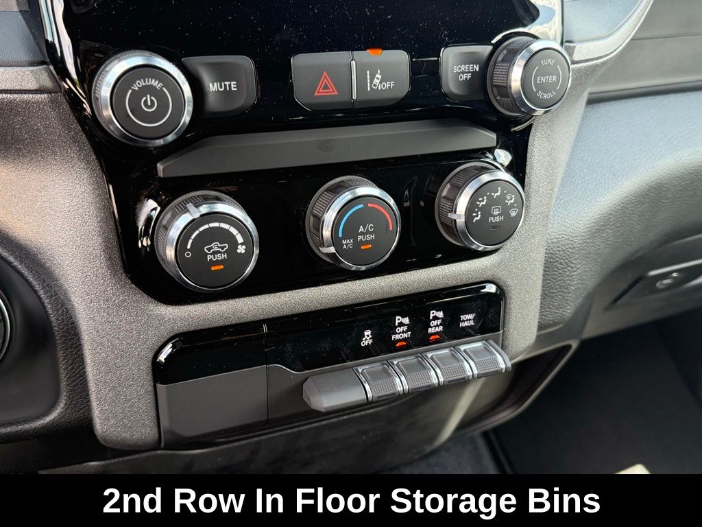 2025 Ram 1500 Tradesman photo 13