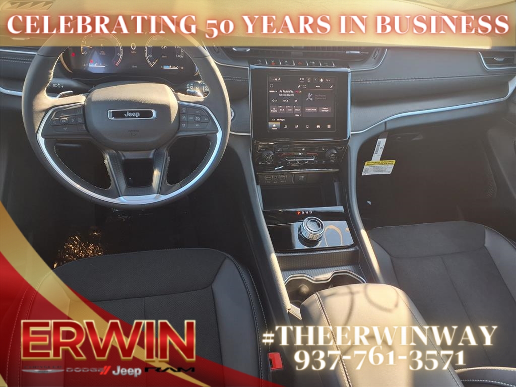 2025 Jeep Grand Cherokee Laredo Altitude photo 4