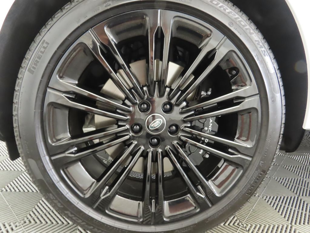 2025 Land Rover Range Rover SE photo 27