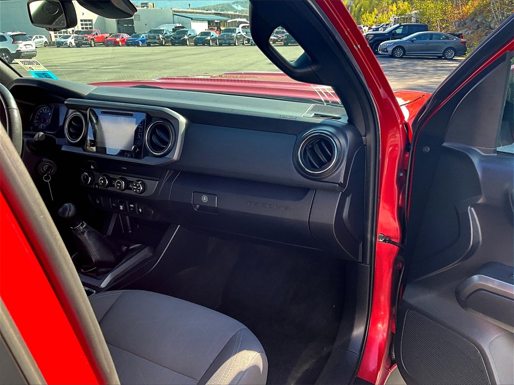 2019 Toyota Tacoma TRD Sport photo 13