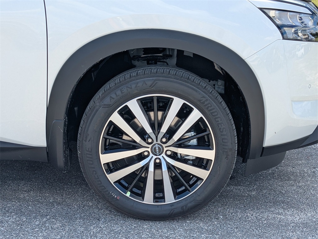 2025 Nissan Pathfinder Platinum photo 10