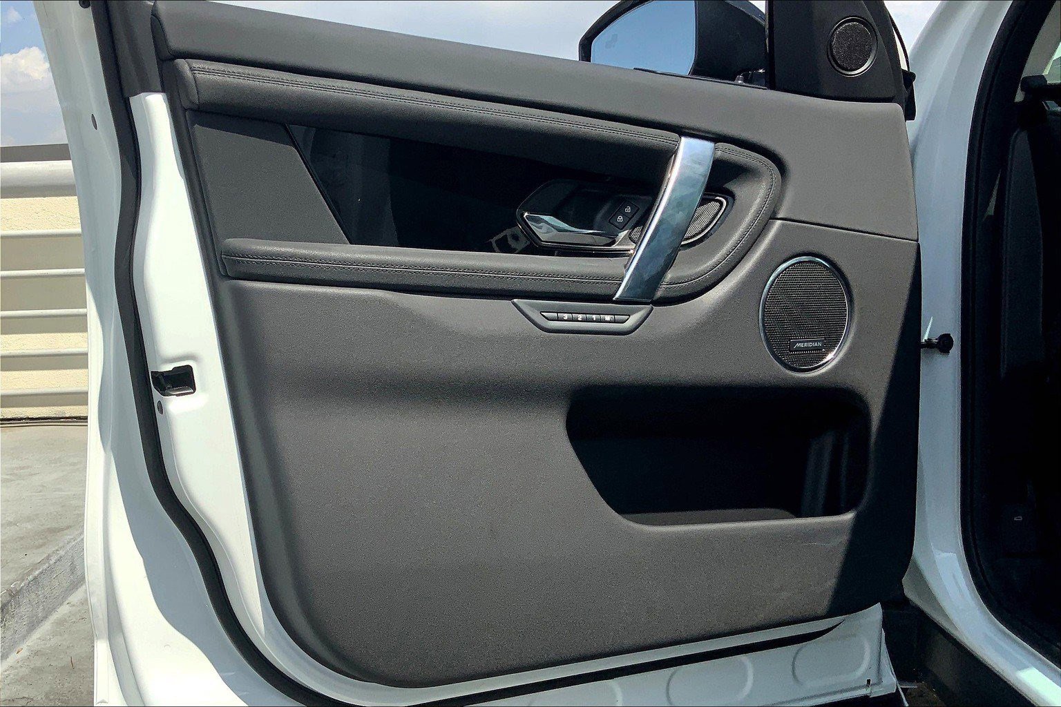 2024 Land Rover Discovery Sport S photo 22