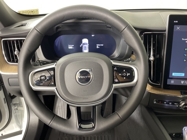 2026 Volvo XC60 Plus photo 22
