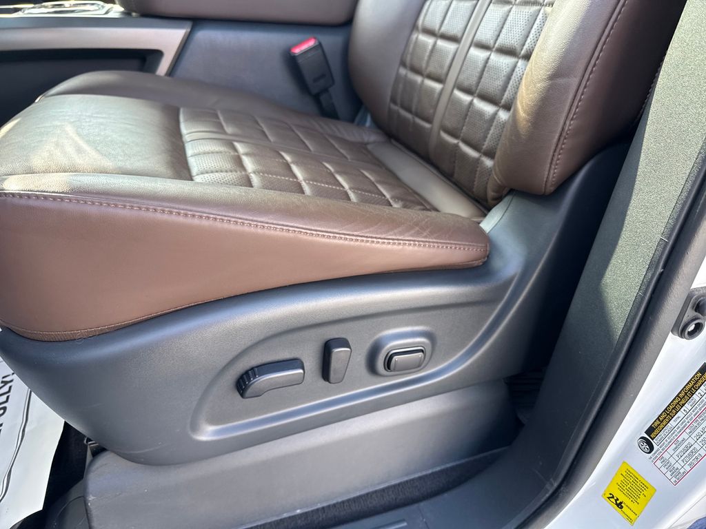 2024 Nissan Titan Platinum Reserve photo 28