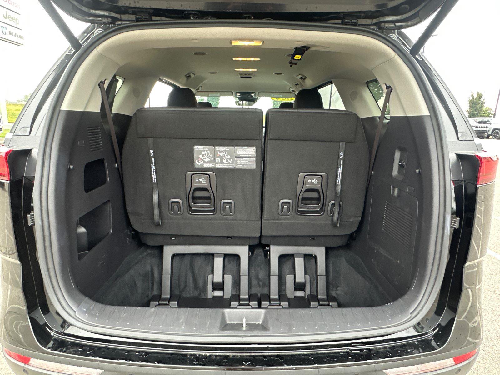 2024 Kia Carnival EX photo 26