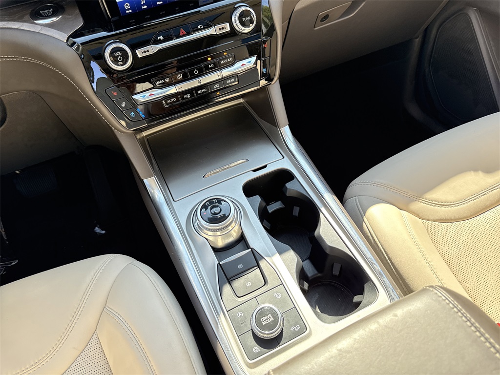 2025 Ford Explorer ST-Line photo 13