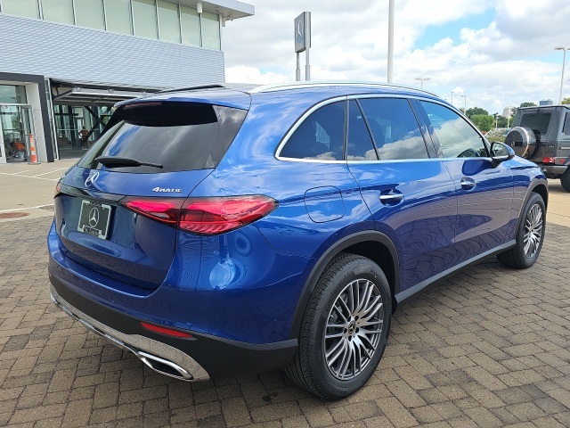 2026 Mercedes Benz GLC 300 4MATIC photo 3
