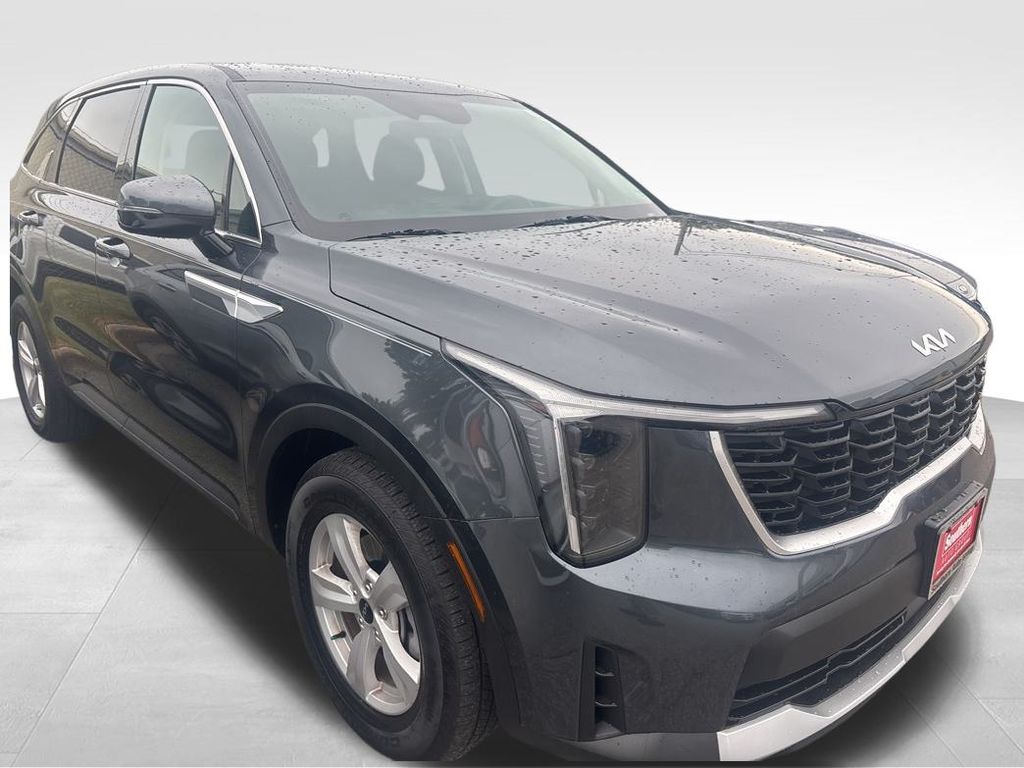 2025 Kia Sorento LX photo 9