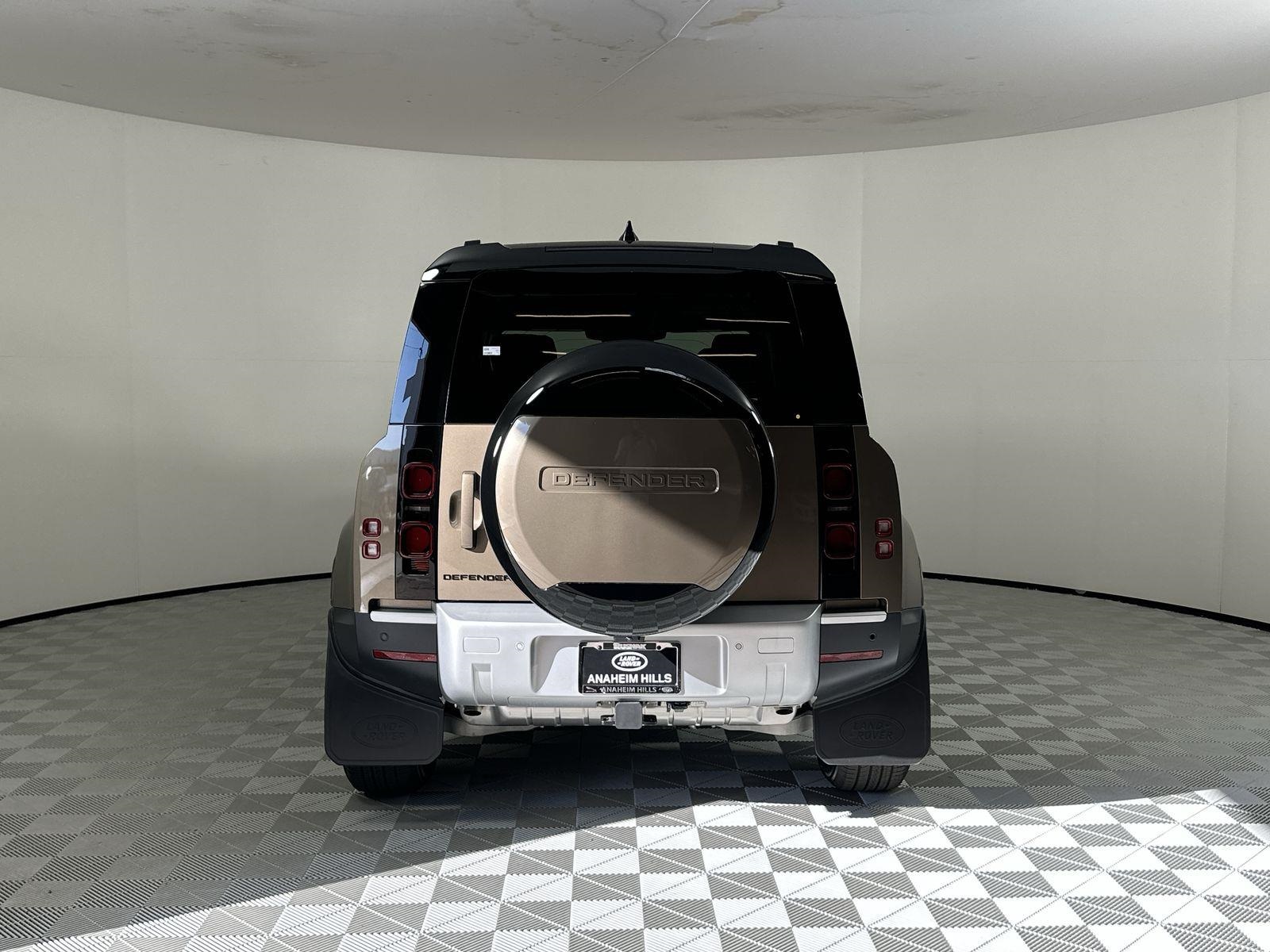 2024 Land Rover Defender 110 S photo 4