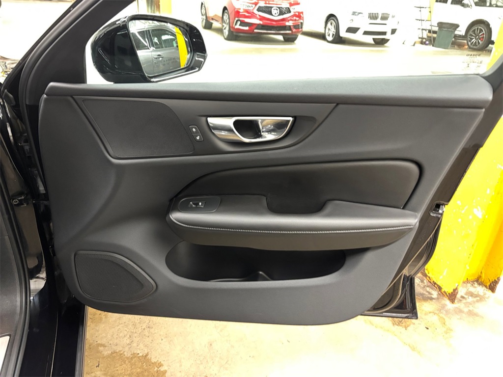 2023 Volvo S60 B5 Plus Black Edition photo 20