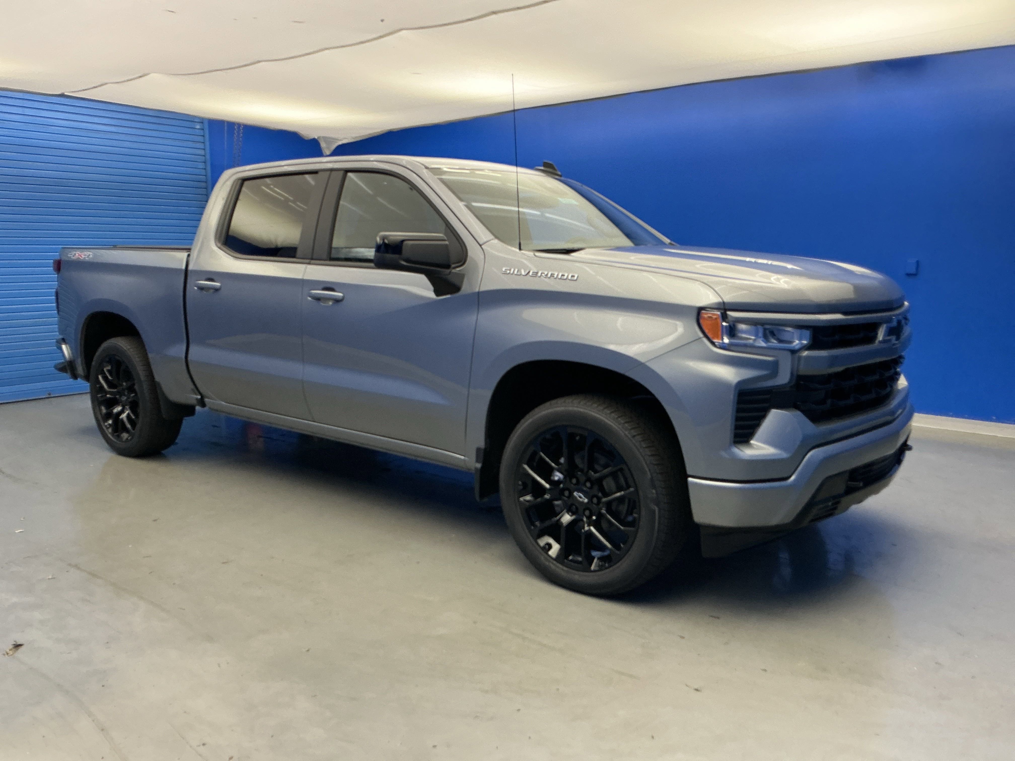 2025 Chevrolet Silverado 1500 RST photo 2