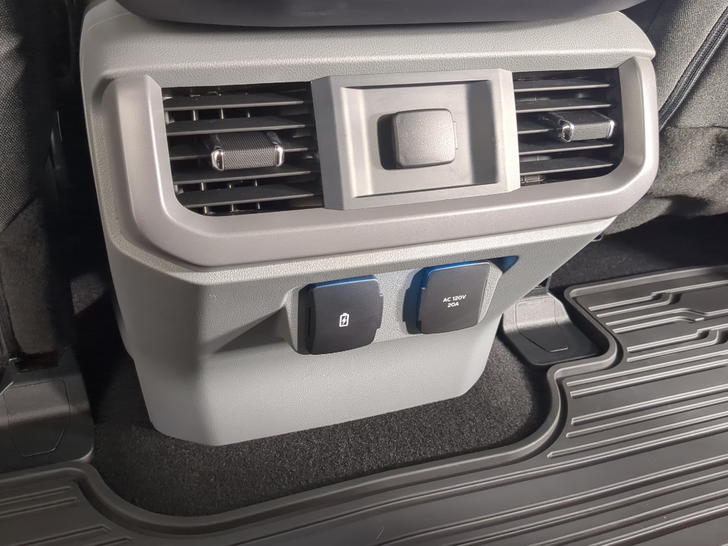 2024 Ford F-150 Lightning photo 19