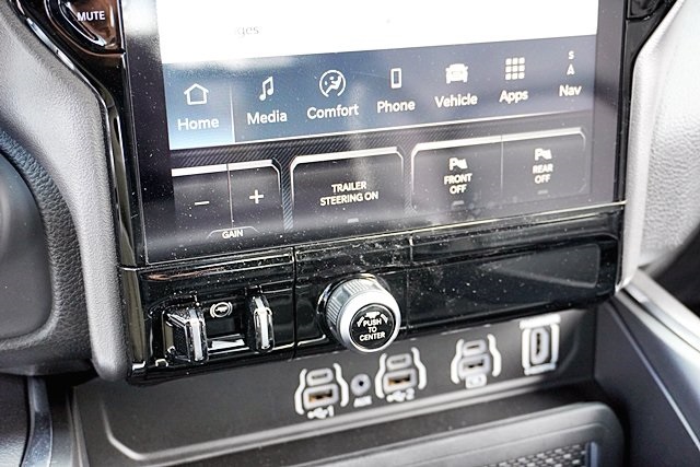 New 2026 Diamond Black Crystal Pearl-Coat Exterior Paint RAM Laramie image 35