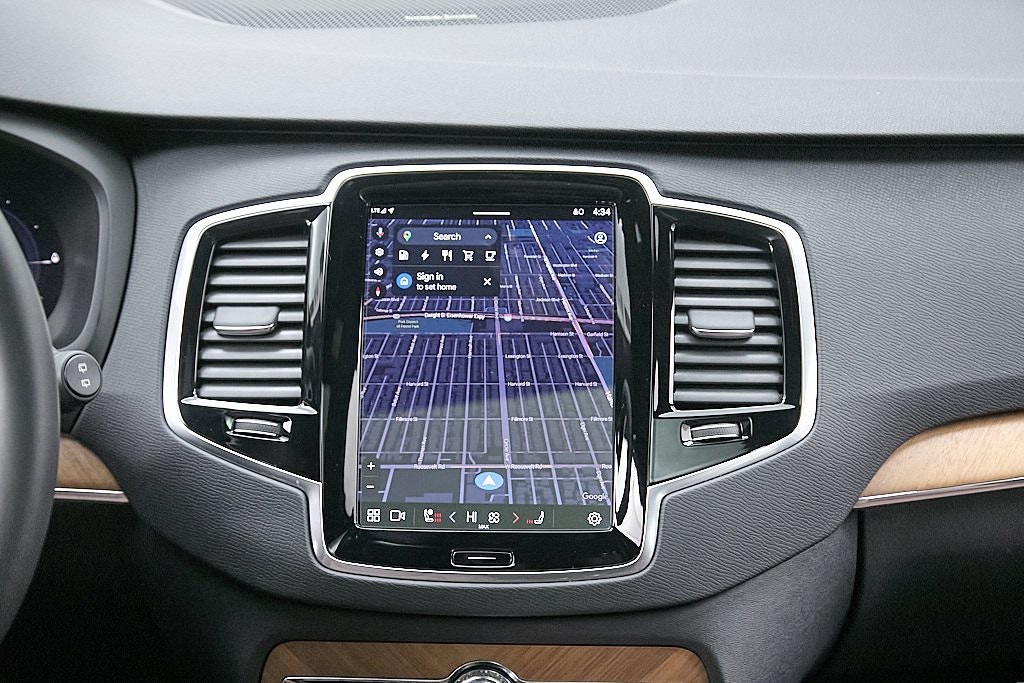 2023 VOLVO XC90 - Image 32