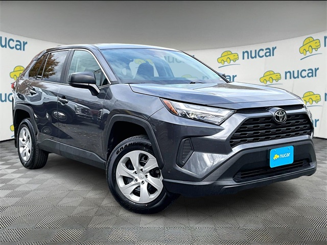 2023 Toyota RAV4 LE's photo