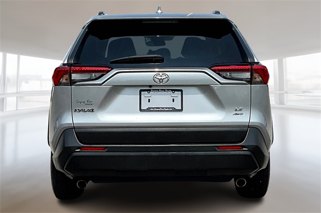 2020 Toyota RAV4 LE photo 3