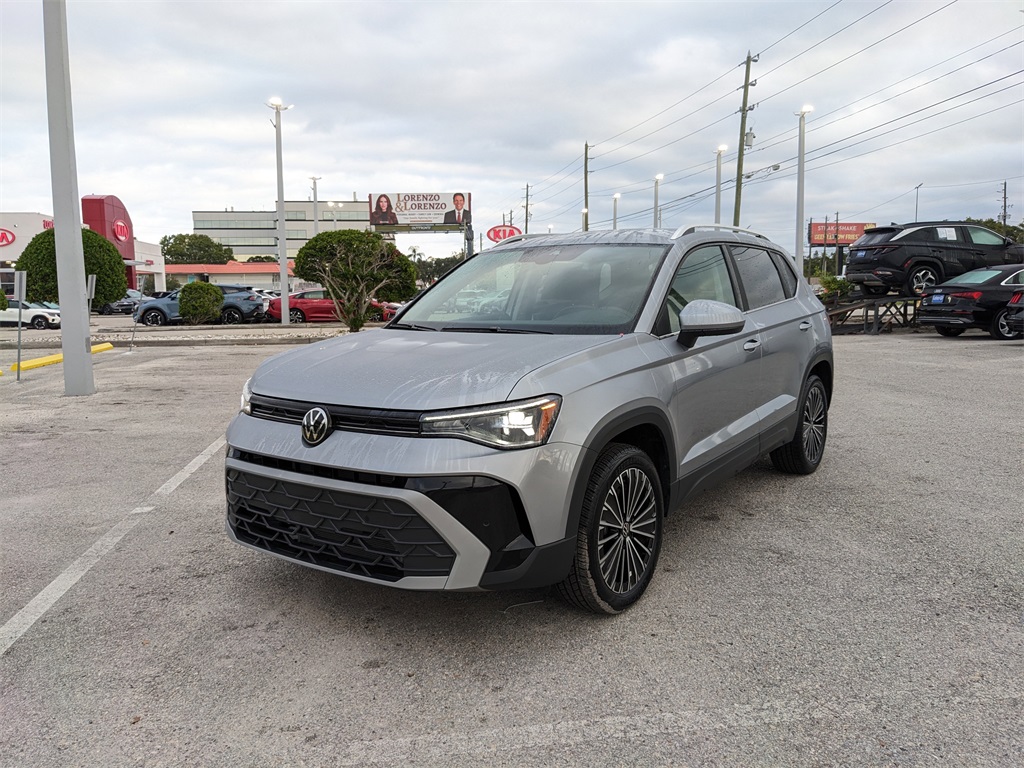 2025 Volkswagen Taos SE photo 3
