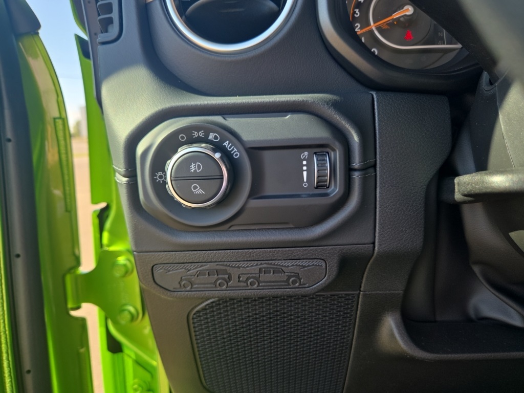 2025 Jeep Gladiator Sport S photo 16