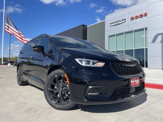 2026 Chrysler Pacifica Select's photo