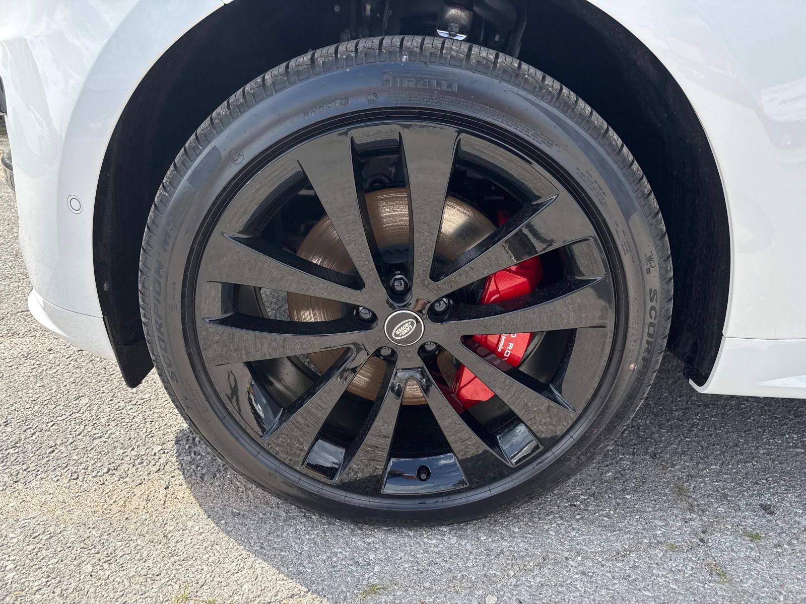 2025 Land Rover Range Rover Sport SE photo 3