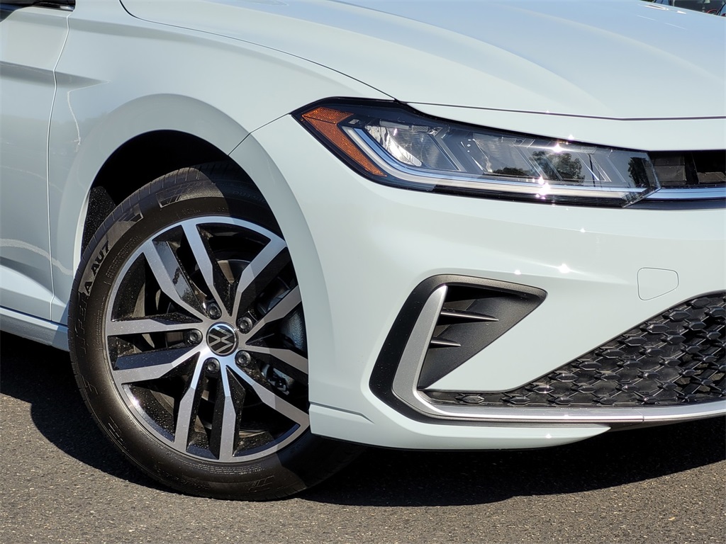 2025 Volkswagen Jetta 1.5T SE photo 3