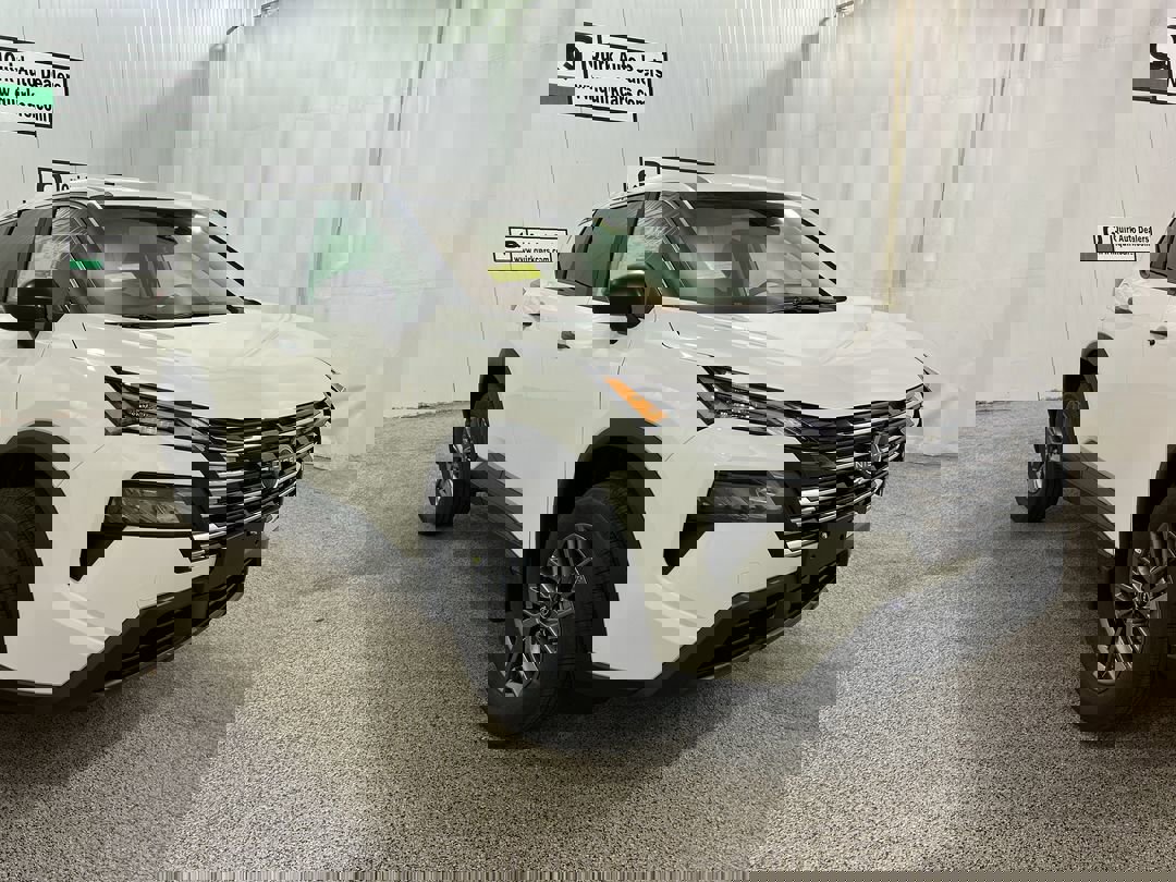 2026 Nissan Rogue S's photo