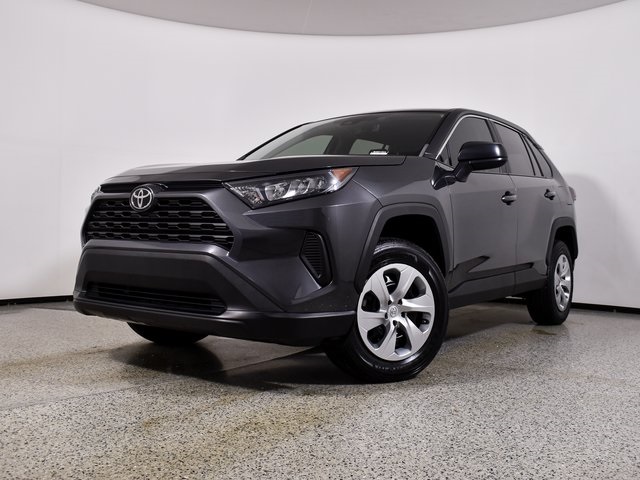2022 Toyota RAV4 LE photo 2